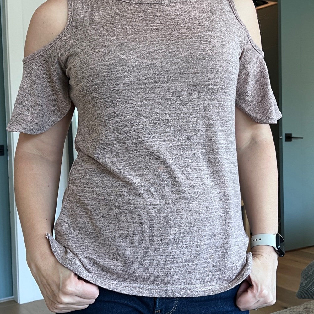 Women’s top fun shoulder cut outs